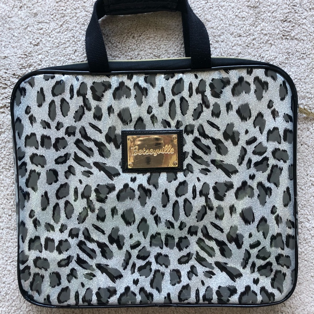 Betseyville Laptop Carrying Case